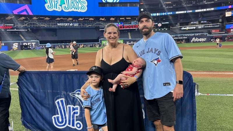 O femeie nu și-a dat seama că era însărcinată până când nu a născut. Cum s-a întors familia din vacanță