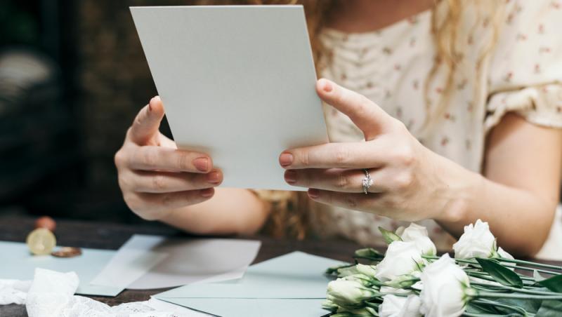 O tânără dorește să se căsătorească fără să-și invite familia la nuntă. Mesajul ei a devenit viral: „Vreau o nuntă mică”