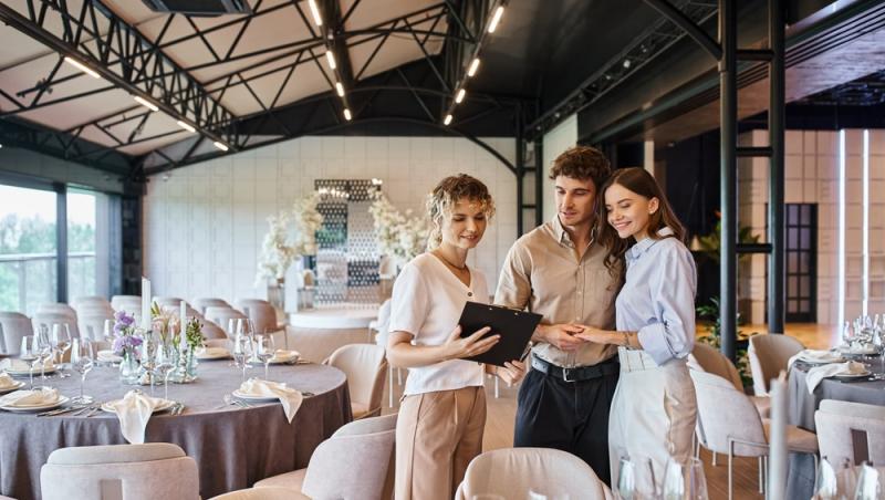 O tânără dorește să se căsătorească fără să-și invite familia la nuntă. Mesajul ei a devenit viral: „Vreau o nuntă mică”