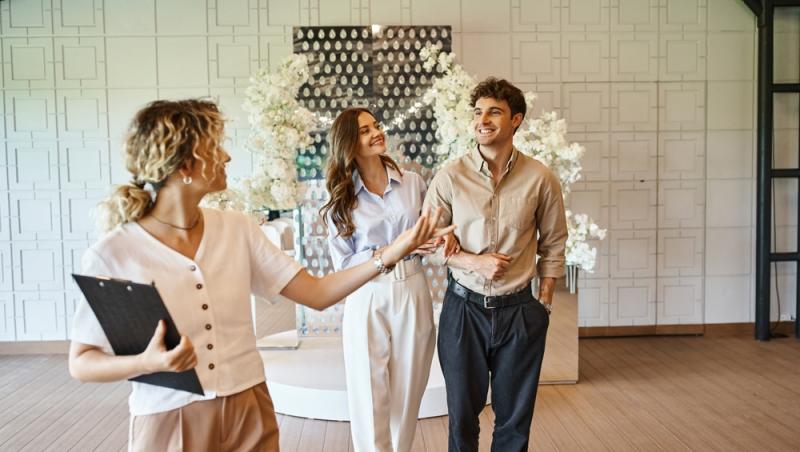 O tânără dorește să se căsătorească fără să-și invite familia la nuntă. Mesajul ei a devenit viral: „Vreau o nuntă mică”