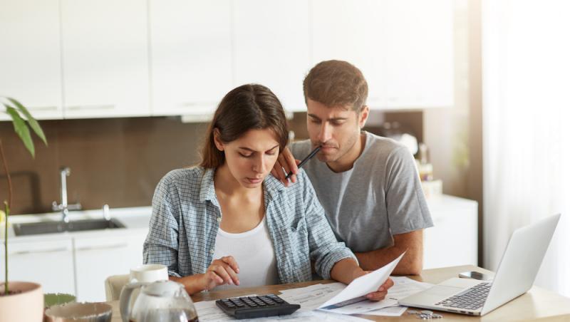 O tânără dorește să se căsătorească fără să-și invite familia la nuntă. Mesajul ei a devenit viral: „Vreau o nuntă mică”