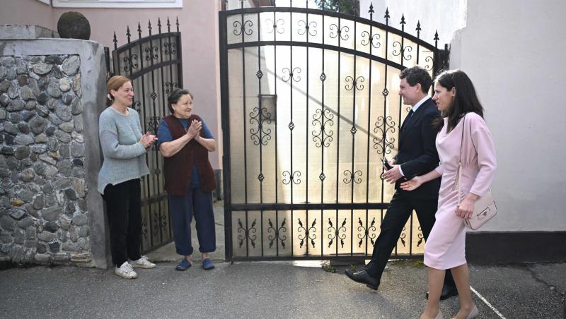 Nicușor Dan și familia sa au făcut spectacol pe ringul de dans la o nuntă, lângă București. Cum a fost surprins președintele