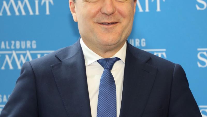 Nicușor Dan și familia sa au făcut spectacol pe ringul de dans la o nuntă, lângă București. Cum a fost surprins președintele