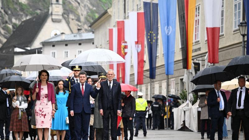Nicușor Dan și familia sa au făcut spectacol pe ringul de dans la o nuntă, lângă București. Cum a fost surprins președintele