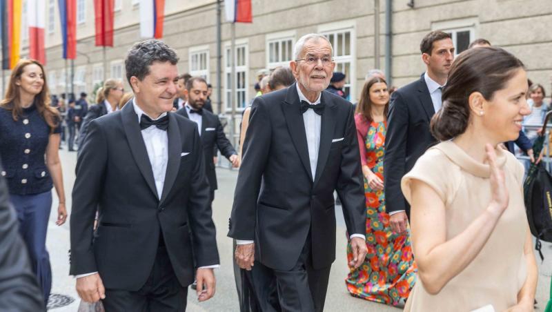 Nicușor Dan și familia sa au făcut spectacol pe ringul de dans la o nuntă, lângă București. Cum a fost surprins președintele