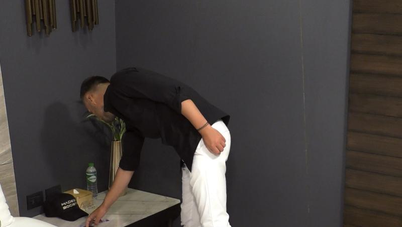 Insula Iubirii, 20 august 2025. Marius Avram a mers în vila fetelor. Ce a căutat în camera soției sale și cu cine s-a întâlnit