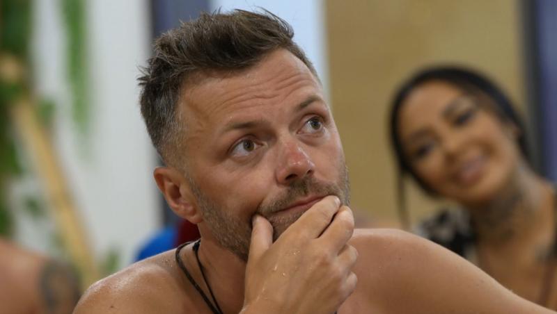 Insula Iubirii, 20 august 2025. Marius Avram a mers în vila fetelor. Ce a căutat în camera soției sale și cu cine s-a întâlnit