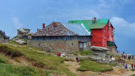 Cabana Babele a fost scoasă la vânzare. Cât costă proprietatea situată în inima Masivului Bucegi