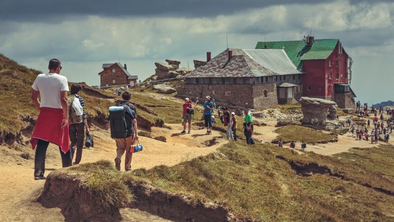Cabana Babele a fost scoasă la vânzare. Cât costă proprietatea situată în inima Masivului Bucegi