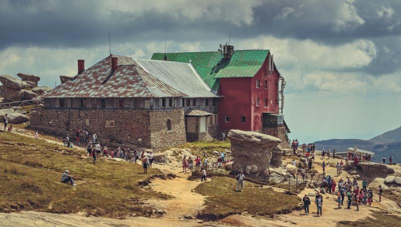 Cabana Babele a fost scoasă la vânzare. Cât costă proprietatea situată în inima Masivului Bucegi