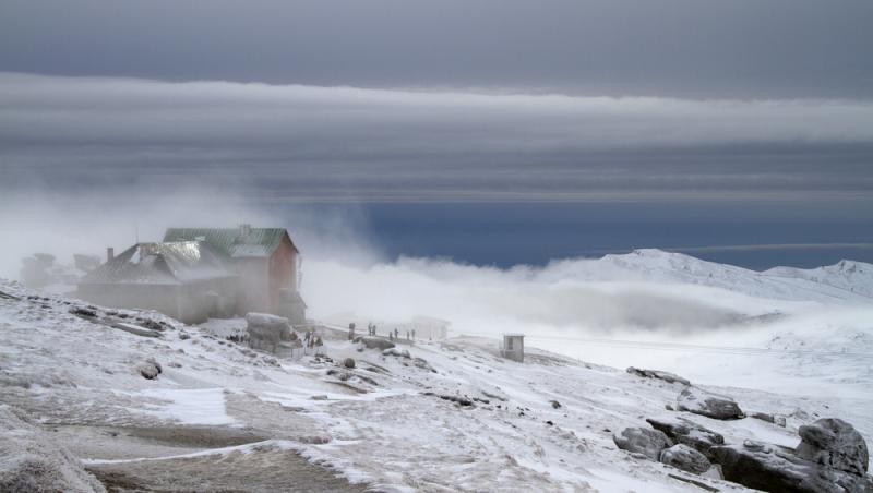 Cabana Babele a fost scoasă la vânzare. Cât costă proprietatea situată în inima Masivului Bucegi