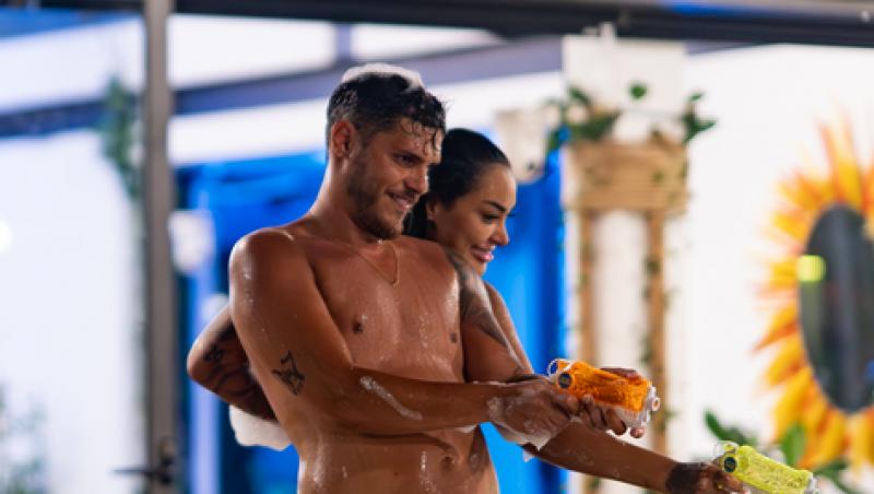 Cum arată părinții lui Andrei Lemnaru de la Insula Iubirii 2025. Au urmărit împreună cu fiul lor emisiunea