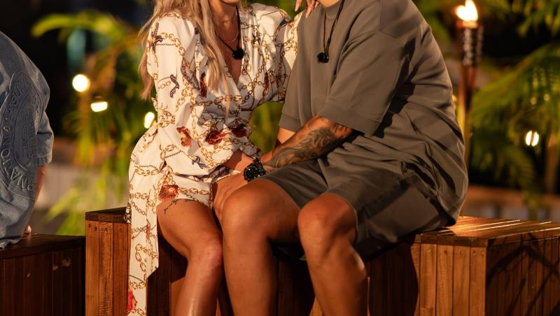 Cum arată părinții lui Andrei Lemnaru de la Insula Iubirii 2025. Au urmărit împreună cu fiul lor emisiunea