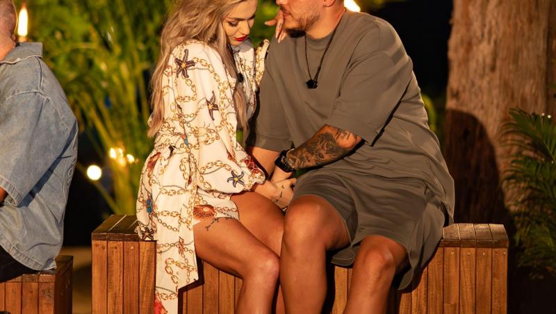 Cum arată părinții lui Andrei Lemnaru de la Insula Iubirii 2025. Au urmărit împreună cu fiul lor emisiunea