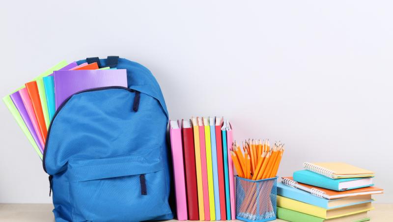 Cât costă un set de rechizite pentru noul an școlar. Puțini știu de existența cardurilor educaționale