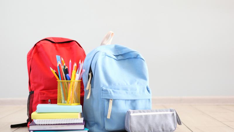 Cât costă un set de rechizite pentru noul an școlar. Puțini știu de existența cardurilor educaționale