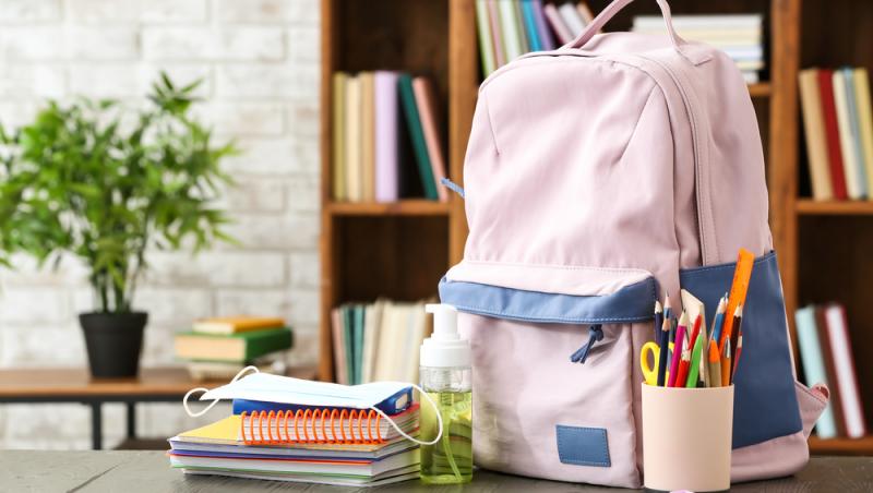 Cât costă un set de rechizite pentru noul an școlar. Puțini știu de existența cardurilor educaționale