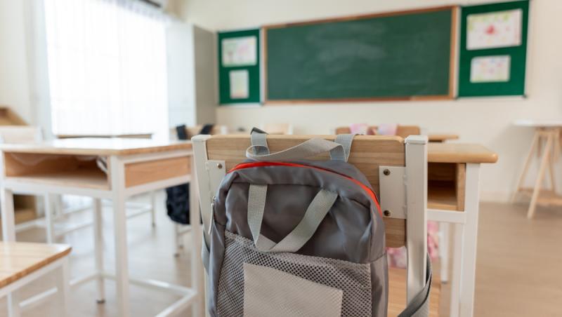 Cât costă un set de rechizite pentru noul an școlar. Puțini știu de existența cardurilor educaționale