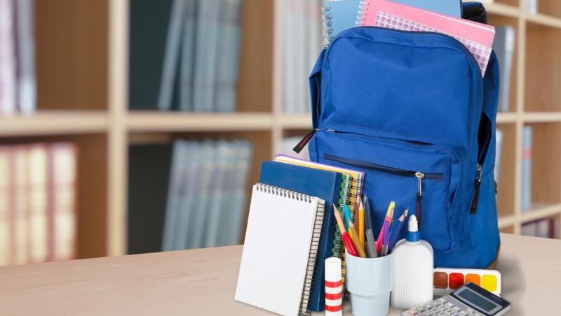 Cât costă un set de rechizite pentru noul an școlar. Puțini știu de existența cardurilor educaționale