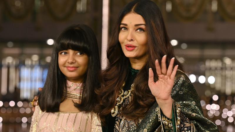 Aishwarya Rai alături de fiica ei, ambele îmbrăcate în ținute tradiționale indiene