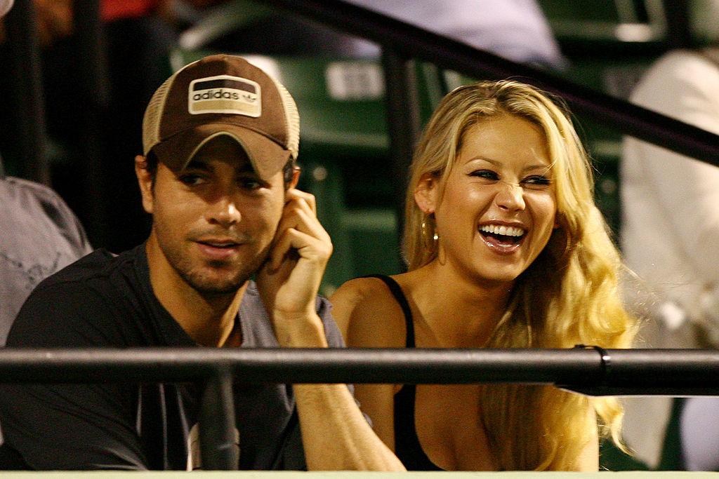 Anna Kournikova și partenerul ei de lungă durată, Enrique Iglesias, îmbrăcați în ținute lejere