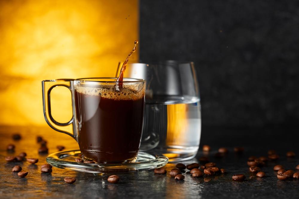 Cafeaua te deshidratează sau nu? Ce spun specialiștii despre consumul de cafea