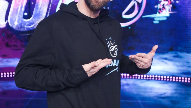 Dani Oțil, surpriză emoționantă din partea fiului și soției sale. Prezentatorul TV a împlinit 45 de ani. Cum a fost filmat