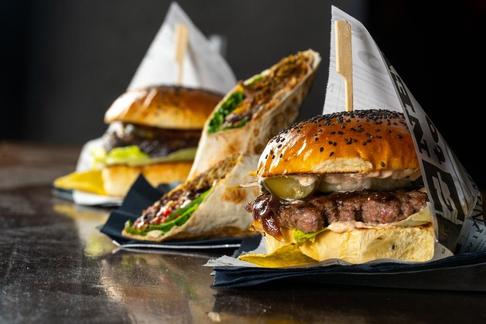 &Icirc;ți plac burgerii? Iată ce greșeli să nu faci pentru a-i pregăti ca la restaurant