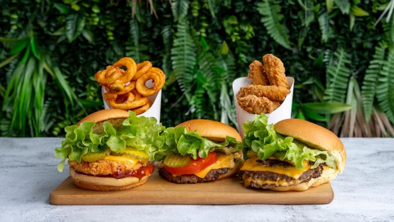 Burgerii se pot prepara atât din carne de vită, dar și de porc, pasăre, pește, dar și vegetali