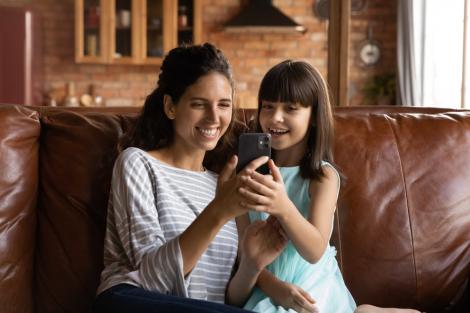 Îți vorbești copilul pe la spate? Un psihiatru pediatru explică de ce acest lucru ajută la dezvoltarea încrederii copiilor