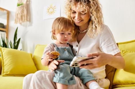 Studiu: Utilizarea telefonului mobil afectează interacțiunile dintre părinți și copii
