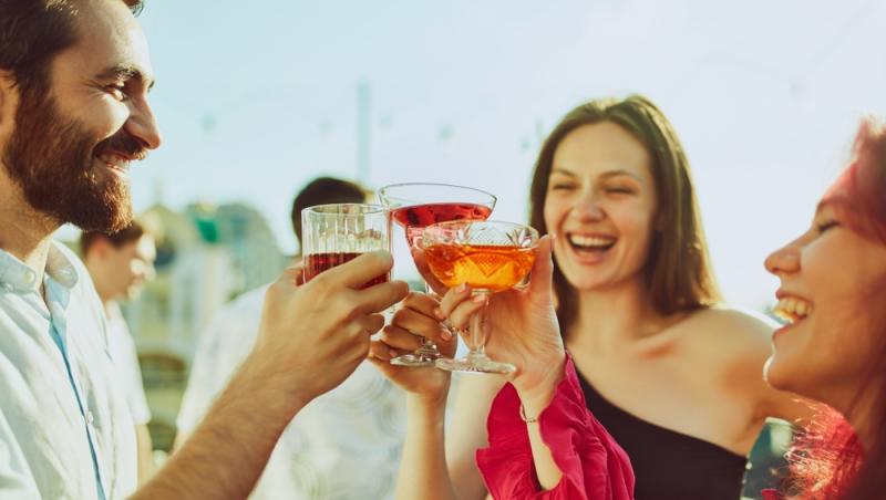 O tânără a orbit după ce a consumat un cocteil în Bali. Ce conținea băutura