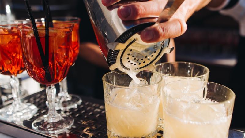 O tânără a orbit după ce a consumat un cocteil în Bali. Ce conținea băutura