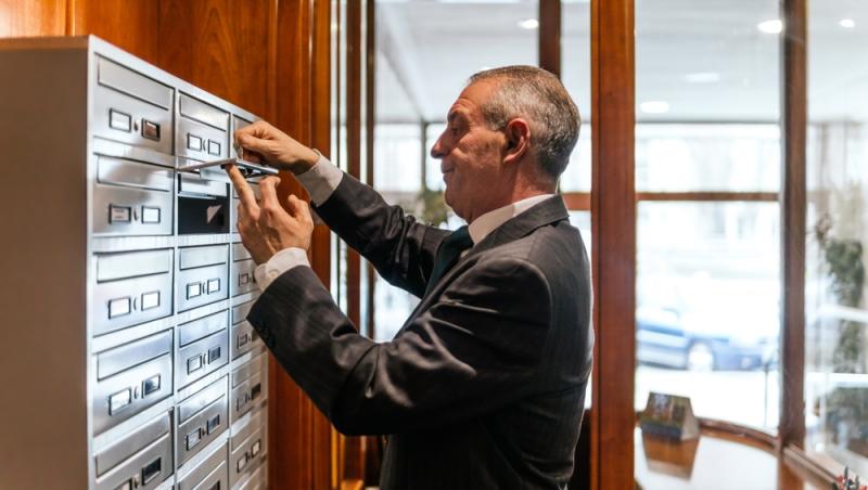 Exces de zel din partea vecinilor. De ce surpriză nu tocmai plăcută a avut parte un cuplu la revenirea din vacanță