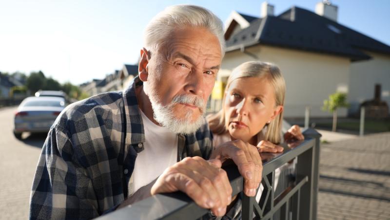 Exces de zel din partea vecinilor. De ce surpriză nu tocmai plăcută a avut parte un cuplu la revenirea din vacanță