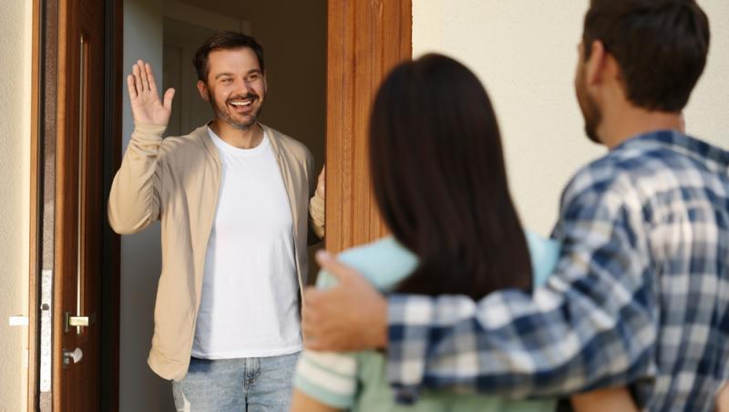 Exces de zel din partea vecinilor. De ce surpriză nu tocmai plăcută a avut parte un cuplu la revenirea din vacanță