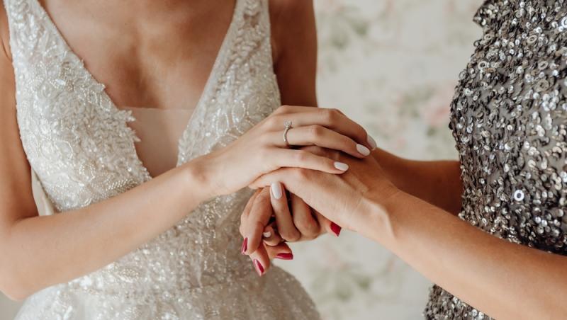 Gestul neobișnuit al unei mame la nunta fiicei sale a stârnit controverse în online: „Oamenii vor crede că încerc să o eclipsez”