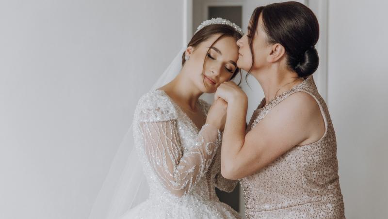 Gestul neobișnuit al unei mame la nunta fiicei sale a stârnit controverse în online: „Oamenii vor crede că încerc să o eclipsez”