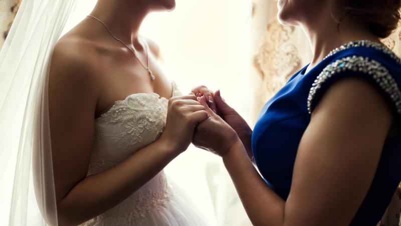 Gestul neobișnuit al unei mame la nunta fiicei sale a stârnit controverse în online: „Oamenii vor crede că încerc să o eclipsez”