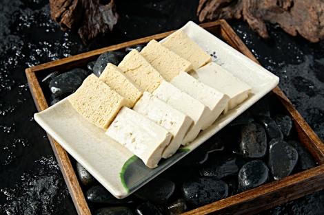 5 rețete cu tofu bogate în proteine de origine vegetală