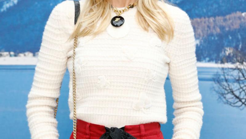 Cum arată Claudia Schiffer la 55 de ani. Supermodelul a pozat într-un costum de baie de aproape 1000 de dolari