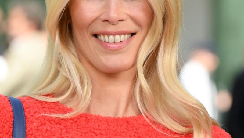 Cum arată Claudia Schiffer la 55 de ani. Supermodelul a pozat într-un costum de baie de aproape 1000 de dolari