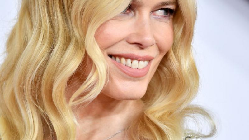 Cum arată Claudia Schiffer la 55 de ani. Supermodelul a pozat într-un costum de baie de aproape 1000 de dolari
