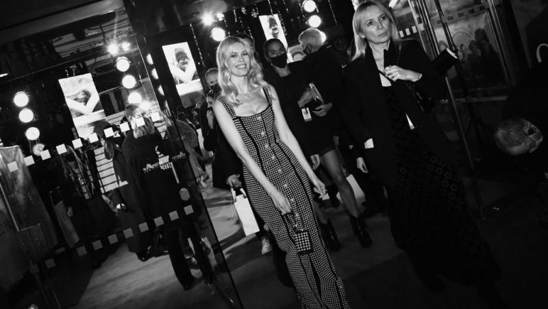 Cum arată Claudia Schiffer la 55 de ani. Supermodelul a pozat într-un costum de baie de aproape 1000 de dolari