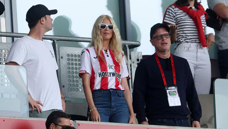 Cum arată Claudia Schiffer la 55 de ani. Supermodelul a pozat într-un costum de baie de aproape 1000 de dolari