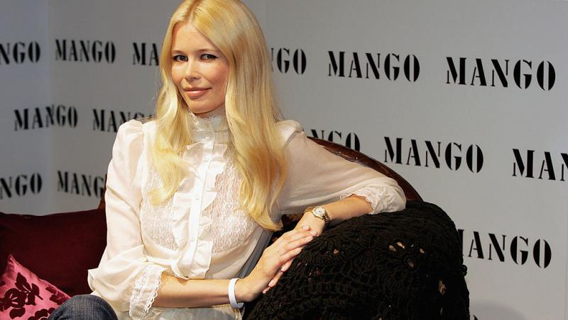 Cum arată Claudia Schiffer la 55 de ani. Supermodelul a pozat într-un costum de baie de aproape 1000 de dolari