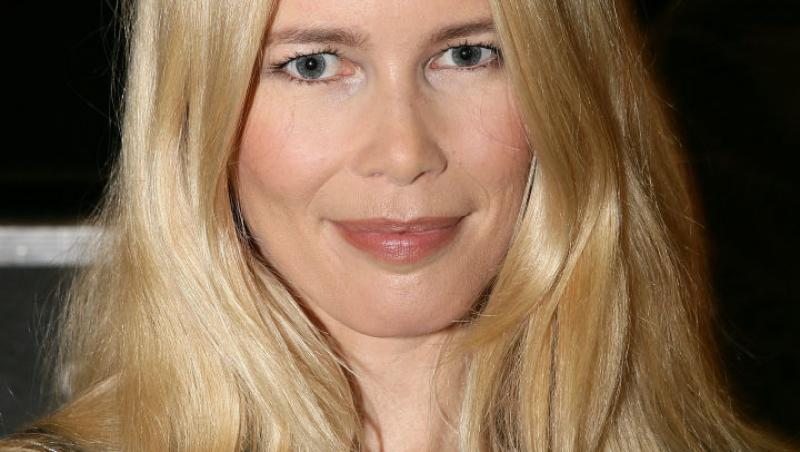 Cum arată Claudia Schiffer la 55 de ani. Supermodelul a pozat într-un costum de baie de aproape 1000 de dolari