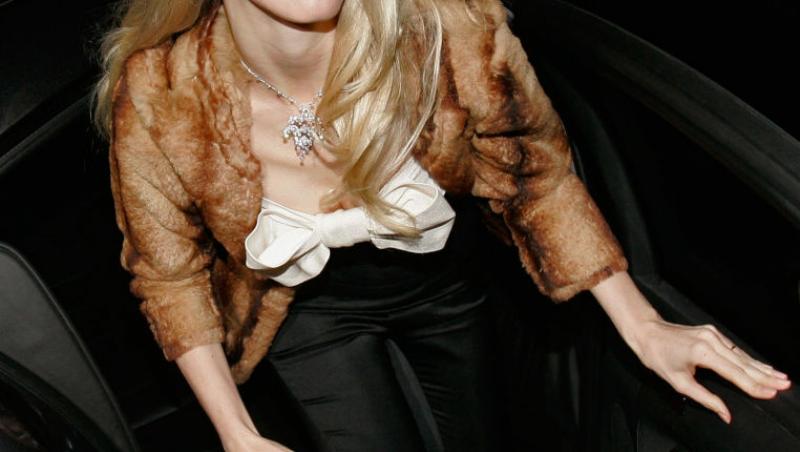 Cum arată Claudia Schiffer la 55 de ani. Supermodelul a pozat într-un costum de baie de aproape 1000 de dolari