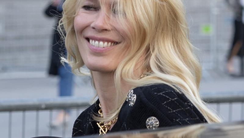 Cum arată Claudia Schiffer la 55 de ani. Supermodelul a pozat într-un costum de baie de aproape 1000 de dolari