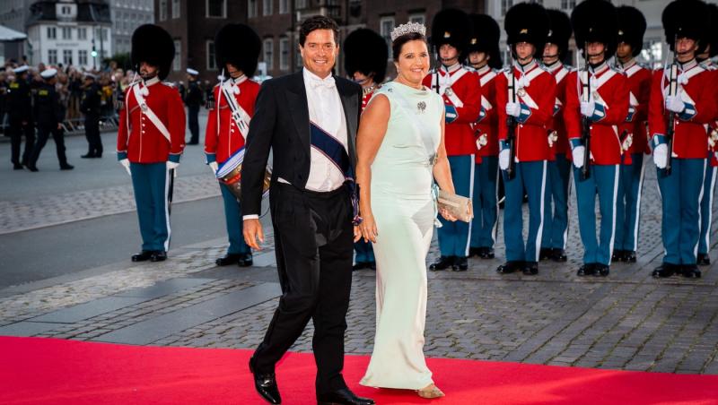 A părăsit familia regală pentru un om de rând. Cine este Prințesa care se iubește cu un bărbat mai tânăr decât ea